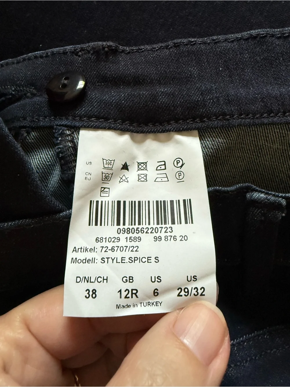 Women's BRAX Black Cropped Jeans Sz. 6